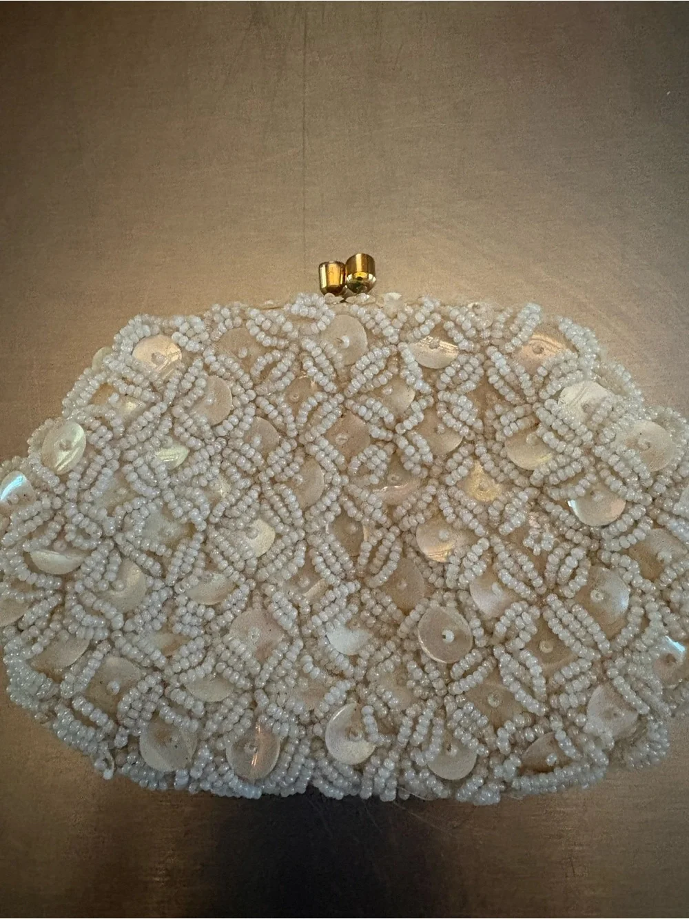 Vintage Beaded and Sequined Coin Purse with Kiss Lock creamy color pre owned